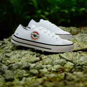 Sepatu Sneakers Warna putih Sepatu perempuan/Wanita Sepatu bahan kanvas halus tidak licin isze 36-41 Trendy dan nyaman di pakai