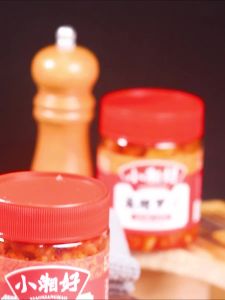 Lobak Pedas Kering dengan Makanan Acar Berperisa Terbuka Acar Sichuan Garing Lobak Merah Pedas Botol Khas Hunan