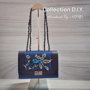 กระเป๋าสะพายข้าง ตกแต่งด้วยแพตเทิลดอกไม้สีสวยสดใส