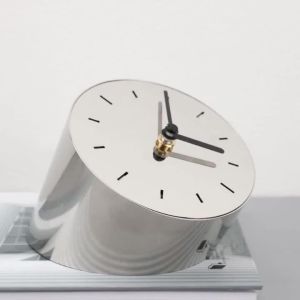 xpkQ Nordic Table Clocks Metal Slanted Geometric Shape Silver Desk Clocks Luxury High Sense Tabletop Ornaments Offic Home Decoration 9H4B3