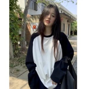228 Black and White Hoodie with Raglan Sleeves and Long Sleeves T Womens T-shirt 2025 Autumn Winter New Loose Base Layer Top Shirt