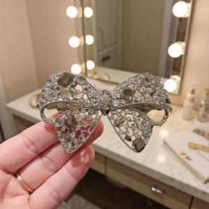 MillionGrid Sáng bóng Rhinestone Hollow Bow kẹp tóc cao cấp màu đen pha lê Bow Side bangs Clip kim loại mỏ vịt Clip Phụ kiện tóc của phụ nữ