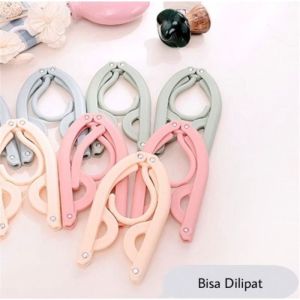 Gantungan Baju Lipat Hanger Lipat Travel Plastik Serbaguna