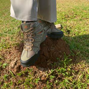 Sepatu Gunung Pria SNTA 500 Beige brown Hiking Shoes Trekking Climbing Mendaki Outdoor Sole Rubber Mesh Polyester Atasan PU Leather Ukuran 39 s/d 46