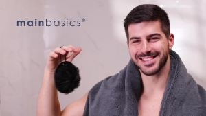 Bộ sản phẩm gồm hai dụng cụ tắm đa năng MainBasics: miếng bọt biển tắm và miếng chà lưng 2 chiếc màu đen. Sản phẩm tẩy tế bào chết cho cơ thể dùng để chà khi tắm làm sạch sâu tạo bọt nhiều.