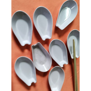Combo 10 cái gác Đũa Nhựa Melamine màu Trắng bóng Size 7.8 x 2.7 x 3.1 cm gác muỗng melamine trắng bóng GĐ 04 _ 9.2 x 5.4 X 2.2 cm