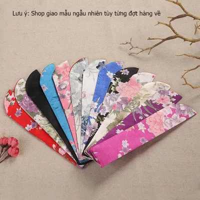 Quạt Xòe Cổ Trang Chất Liệu Vải Lụa Đính Tua Rua Xinh Xắn Quạt Gỗ Xếp Trang Trí Nhiều Mẫu Họa Tiết Hoa Văn Tinh Tế