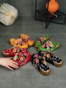 Cross-Border 2024 Summer New Style Closed Toe Sandals Ethnic Style Platform Flower Handmade Platform R Womens Sandals ㏇L0529