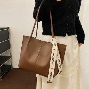 LHMonday สินค้ามาแรง กระเป๋าสะพายแฟชั่นผู้หญิง รุ่นมาใหม่ดีไซน์ทันสมัย สะพายแบบลุคคุณหนู สีสวยม๊ากก ดีต่อใจสุดด ขนาดใบกลางสุดหรู ราคาไม่แรงน๊าาา กดสั่งได้เลย คุ้มมาก