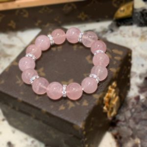 “Madagascar Rose Quartz Bracelet | Love & Harmony | Attract LovePowerful Energy Good Luck Health CrystalHappinessFashion BraceletPerfect for Gifts or personal usElegant Gift for Charm 天然马粉水晶手链 | 爱与和谐的象征 | 精致设计，送礼首选，提升气场魅力”