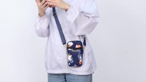 Geestock  Small Crossbody Shoulder Phone Wallet Case with Arm Strap Suitable for Running 、 Walking 、 for Hiking and Cycling ( Blue Cat )