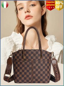 กระเป๋าแม่ ไหล่ข้างหนึ่ง ทําด้วยมือ กระเป๋าใบเล็กยอดนิยม แบบพกพา ตัวเลื่อนฮาร์ดแวร์ การจับคู่เสื้อผ้า