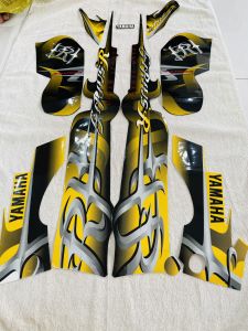 Bộ tem decal dán xe máy Yamaha Sirius hoa văn đời 2011 màu vàng thái siêu đẹp