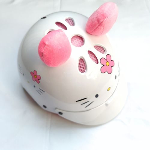 Nón Bảo Hiểm Hello Kitty Có Đạt Chuẩn CR Không? Cách Kiểm Tra Tem Nhãn Và An Toàn