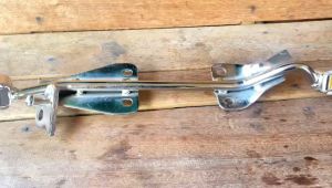 postep depan megapro monoshock tahun 2009-2012 crome set karet footstep depan megapro monoshock crome set karet