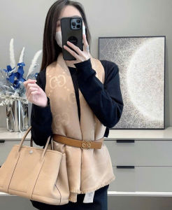 Khăn vuông 140 * 140 chữ lồng GG