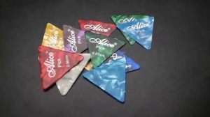 Lots of 24pcs Alice AP-L Celluloid Triangle Guitar Picks Plectrums Mixed Colors 0.46mm ~ 1.5mm