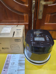 Nồi cơm nội địa Nhật cao tần (IH) Toshiba RC-18VSR (1.8L) áp suất hút chân không (NEW)