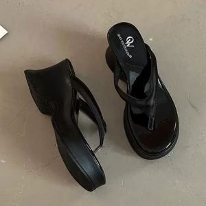 [Free Shipping] Thick-soled wedge flip-flops 2026 summer outdoor fashion versatile vacation comfortable high-heeled sandals for women