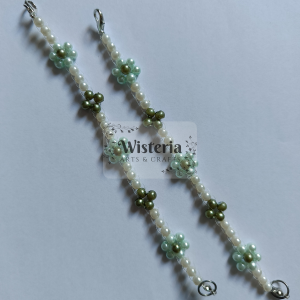 Gelang bunga tiga warna dari manik-manik