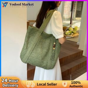 Large Capacity Womens Cross Body Bag Handcrafted Woven Shoulder Bag with Tassel Pendant for Shopping and Travel