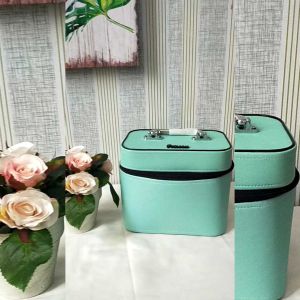 Tas Kosmetik Ocean Green: Pouch Makeup Basic untuk Perjalanan