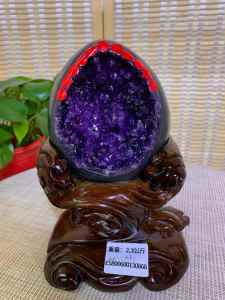 High-quality Uruguayan crystal cave ornaments capable of warding off evil spirits attracting wealth deterring bad people eliminating static electricity and purifying the environment. Enhance energy. Essential for home and office use.