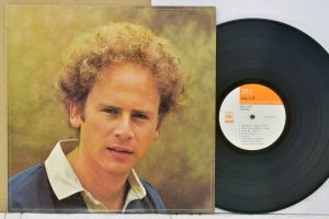 1 แผ่นเสียง 12นิ้ว AE1 GARFUNKEL -DOWN IN THE WILLOW GARDEN - I SHALL SING แผ่นVG+ริ้วรอยบาง เสียงรบกวนนิดหน่อยไม่มีรอยลึก แผ่นล้างทำความสะอาดแล้ว ปกVG++มีตำหนิขอบนิดหน่อย ขอบไม่ขาด สันไม่ทะลุ