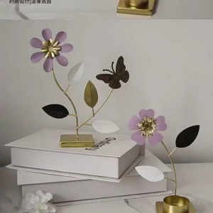 Đồ thủ công bằng sắt đứng với thanh lịch hoa bướm giọng trang trí kim loại tealight chủ cho nhà decors