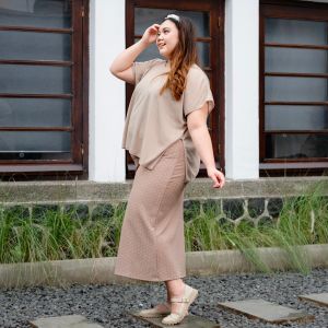 Siselyo Vara Kaos Oversize – Blouse Wafle Tangan Pendek Jumbo – Blouse Wanita Slit Plus Size – Atasan Muslimah