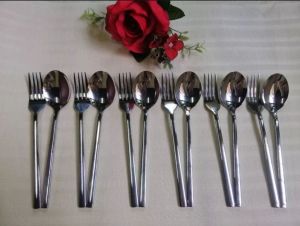 ช้อนส้อม ช้อนส้อมสแตนเลส USA ช้อนส้อมสีทอง ช้อนส้อมสวยๆ ขนาด ยาว19.5cm. กว้าง4.2cm. มีให้เลือก 3สี : สีเงิน6คู่ สีทอง6คู่ และสีโรสโกล์ด6คู่