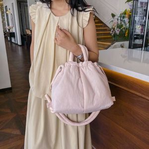 DINAH สีทึบทึบ ถุงสิริ drawstring นุ่มนุ่มๆ ใช้งานได้สองวัตถุประสงค์ กระเป๋าผ้าไนลอนบุนวม ลำลองแบบสบายๆ กระเป๋า Crossbody กระเป๋าเป้สะพายหลังเชือกรูด การเดินทางการเดินทาง