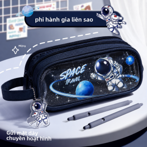 Túi Đựng Bút 3 Ngăn Lớn – Chất Liệu Oxford Gia Cố TPU Trong Suốt – Chứa 100 Bút + Thước 20cm – Họa Tiết Cô Gái / Phi Hành Gia – Tặng Móc Khóa Ngẫu Nhiên – Màu Hồng Xanh