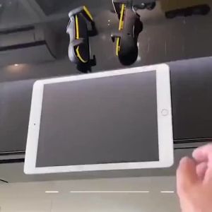 Tablet FPS Game Controller Clip Auto Gamepad L1 R1 Gamepad Joystick for PUBG FPS Game Trigger for IPad Android Tablet Universal