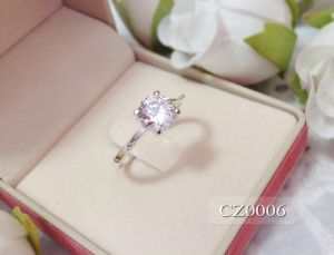 แหวนเงินแท้92.5% เพชรเม็ดเดี่ยวหัวชู เล่นแสงดี เพชรเม็ดเดี่ยว 6 mm.(เพชร cz สังเคราะห์)(เรือนเงินแท้)
