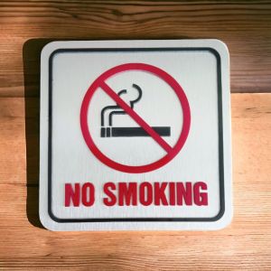 Bảng cấm hút thuốc chất liệu Alu inox xước cao cấp dán mica 2li sắc nét độ bền trên 5 năm