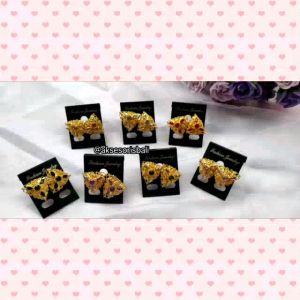 anting piramida mata tiga alpaka