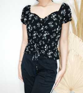 Atasan Sabrina Kerut Tali: Desain Tali yang Nyaman