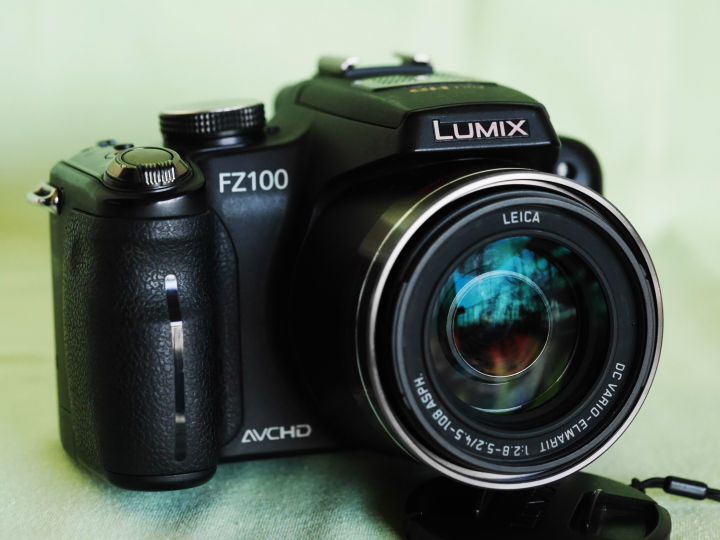Panasonic Lumix DMC-FZ100 LEICA DC VARIO-ELMARIT 24x