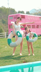 Inflatable Swim Circle Pool Floats Vintage Striped Swimming Ring Summer Beachs Toy Pool Tubes Party Decorations