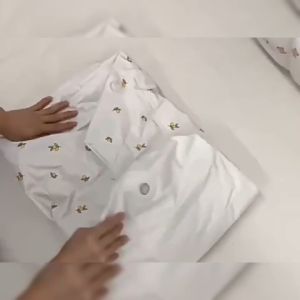 JIJI.SG Eulalie Inflatable Baby Bathtub Portable Foldable Travel Bath