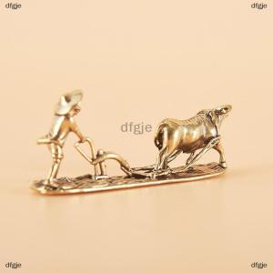 [COD] dfgje 1 Piece cổ điển trang trí nhà bộ sưu tập của trà Pet Brass khắc handholds kim loại Thủ công mỹ nghệ cũ nông dân và bò phòng khách trang trí