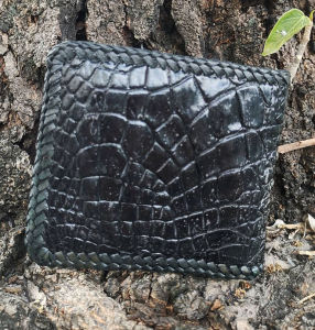 งานกระเป๋าสองพับสั้น สำหรับ เอกบุรุษผู้มาร์ตมั่น สวยเท่ห์ ทั้งภายนอก ภายใน