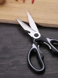 คุณภาพดี ราคาพิเศษ กรรไกรตัดอาหาร กรรไกรอเนกประสงค์ ความคมสูง ที่จับแข็งแรง ใบมีดหนา แข็งแรง เปิดขวดได้ Kitchen saissors กันสนิม ทำจากสแตนเลสอย่างดี กรรไกรสแตนเลส จัดโปร ส่งจากไทย