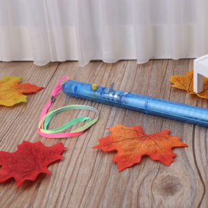 ไม้กายสิทธิ์สำหรับคอนเสิร์ตที่คละคละคลายเครียดอุปกรณ์ประกอบฉากปาร์ตี้ที่สร้างสรรค์กลางแจ้งสำหรับเล่นเรืองแสงของเล่นเรืองแสงสำหรับเด็กผิวดำตะวันออก