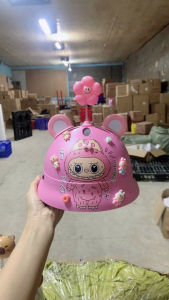 [Tặng kèm 2 tai mèo + Lò xo gắn nón+5 Charm] Nón Bảo Hiểm Labubu Capybara Cho Bé Có Vành Dễ Thương (2 -10 Tuổi)