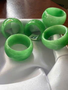 Nhẫn Cẩm thạch Xanh Ngọc Tươi sáng đẹp Ni 18mm cao 13mm / 14mm dầy 4mm Nam Nữ mệnh mộc mệnh hỏa mệnh Thủy đeo nhẫn ni 18mm có 299k / 1 chiếc ạ