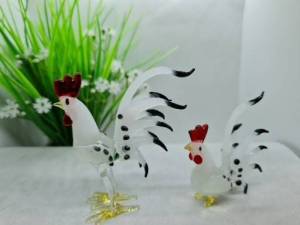 ไก่แก้บนไอ้ไข่ ไก่แก้วคู่ ไก่แจ้ ไก่วัดไข่เจดีย์  งานเป่าแก้ว ไก่แจ้คู่ตัวผู้ตัวเมีย สีขาวจุดดำ (งานแก้วสีล้วน)ขนาดสูง 6-7 cm/ ขายราคาคู่