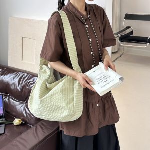 SOTOP ไนลอน กระเป๋าสะพายลายตาราง น้ำหนักเบา ความจุขนาดใหญ่ กระเป๋าโท้ตลายทาง ลำลอง การเดินทาง กระเป๋าสะพายข้าง ผู้หญิง