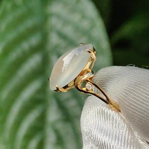Premium Icy Marquise Cabochon 13.3 * 7.2 * 4 mm Natural Type A Jadeite Jade set on 18k Gold as Ring with certificate weigh 2.25 grams Finger size 16.8mm (18kring17)